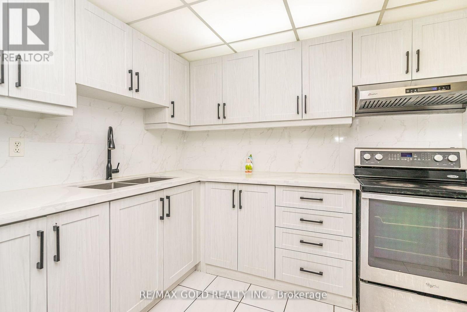 2009 - 115 Hillcrest Avenue, Mississauga, Ontario  L5B 3Y9 - Photo 21 - W12558218