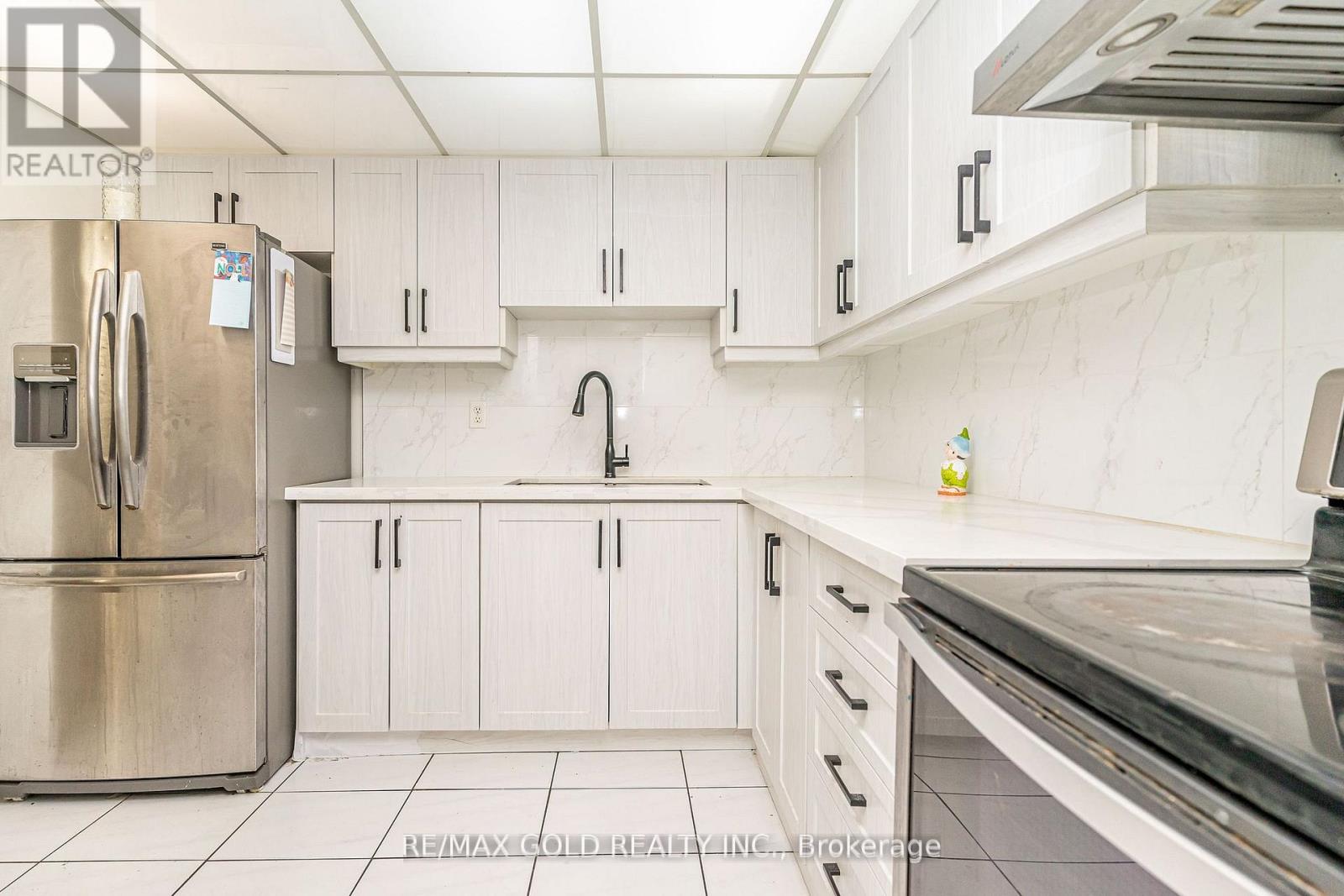 2009 - 115 Hillcrest Avenue, Mississauga, Ontario  L5B 3Y9 - Photo 22 - W12558218