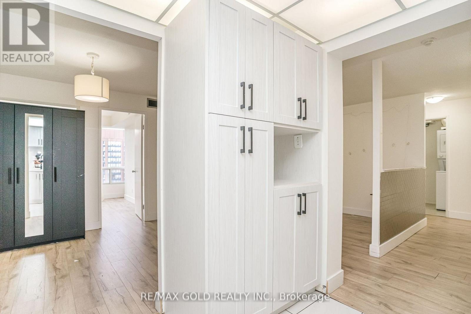 2009 - 115 Hillcrest Avenue, Mississauga, Ontario  L5B 3Y9 - Photo 23 - W12558218