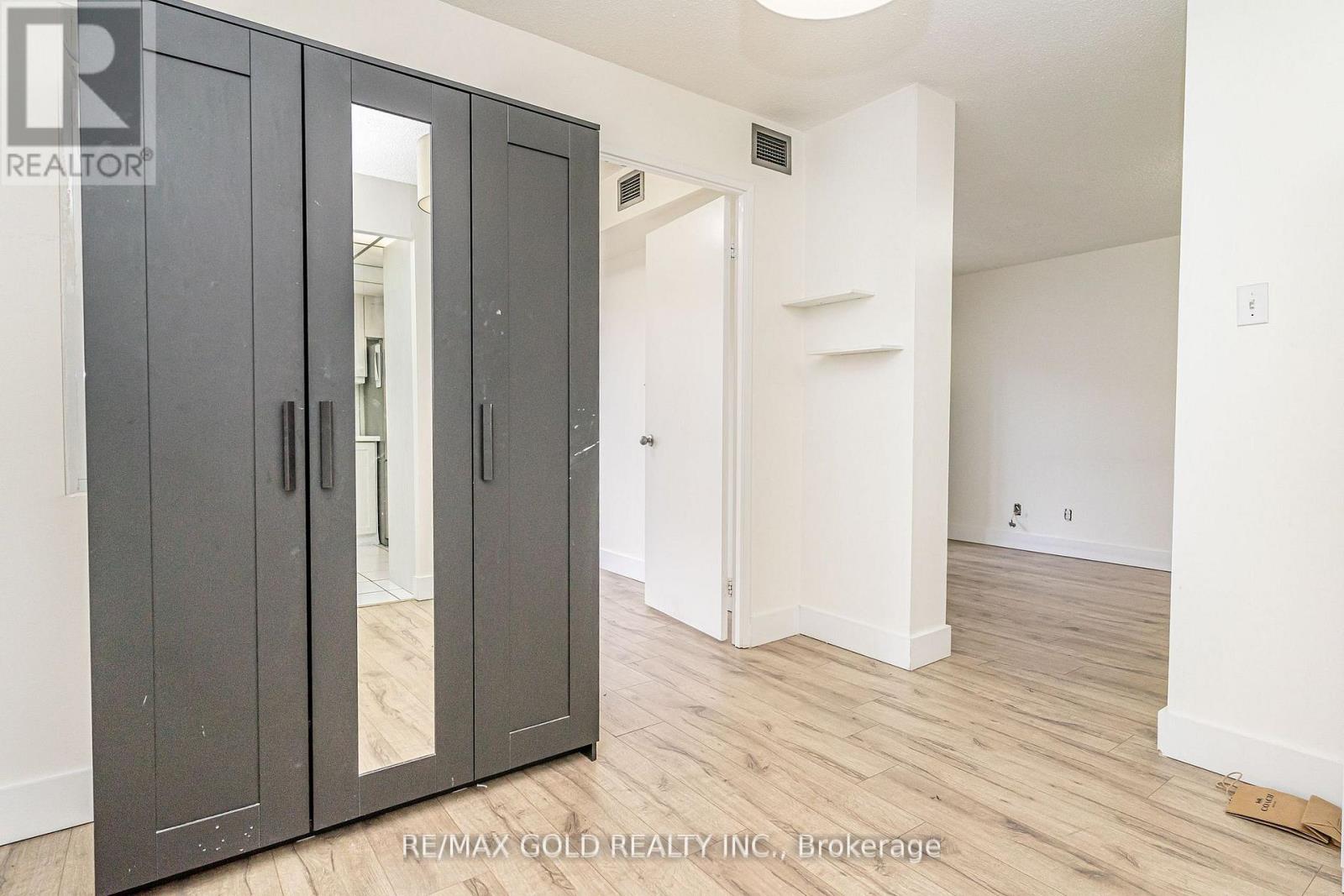 2009 - 115 Hillcrest Avenue, Mississauga, Ontario  L5B 3Y9 - Photo 24 - W12558218