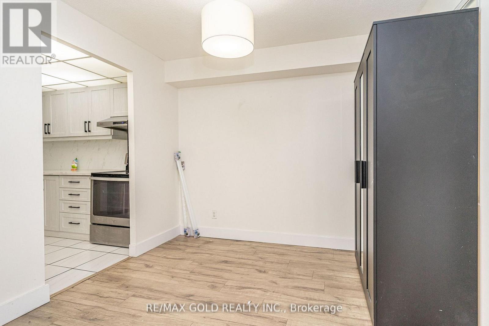 2009 - 115 Hillcrest Avenue, Mississauga, Ontario  L5B 3Y9 - Photo 25 - W12558218