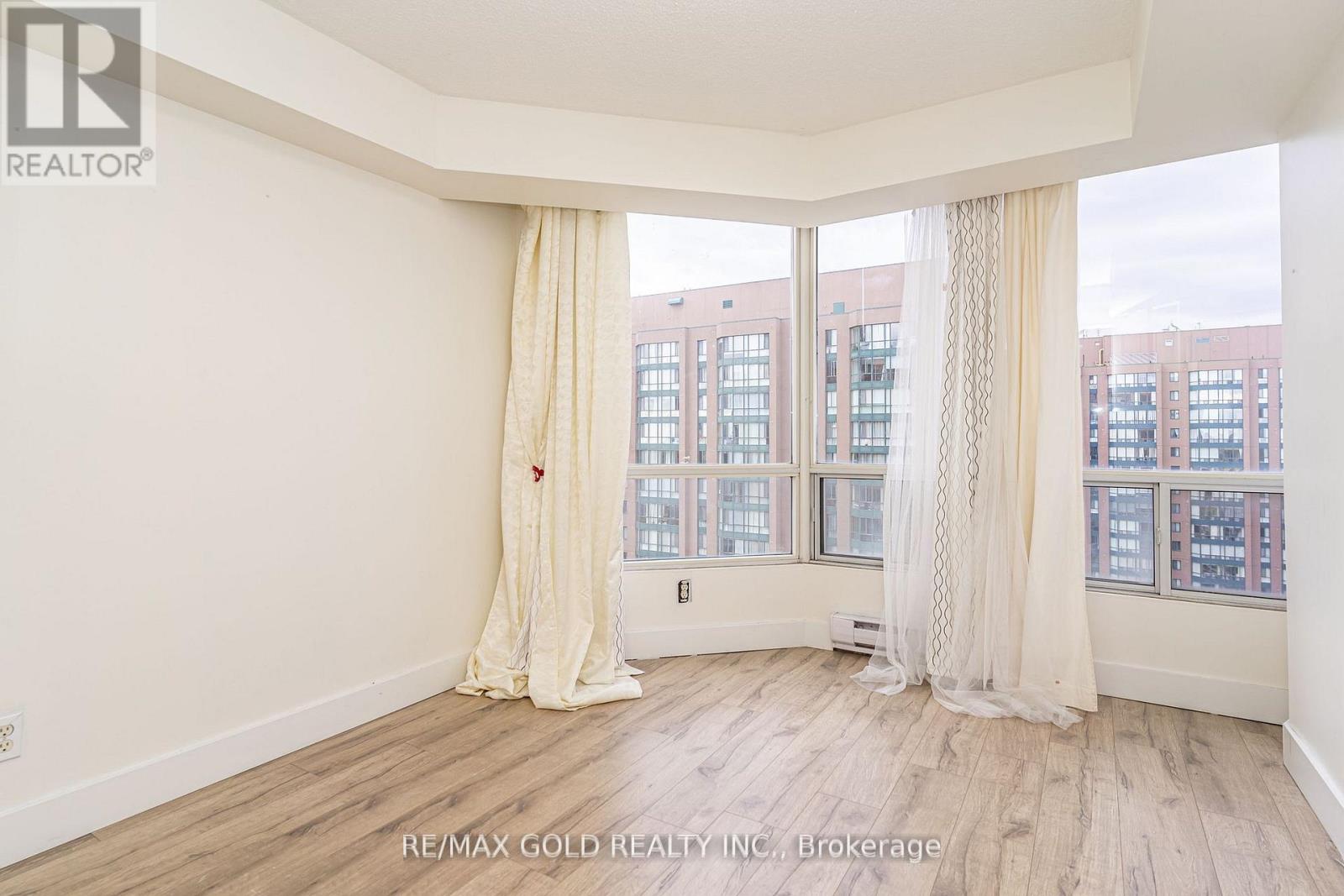 2009 - 115 Hillcrest Avenue, Mississauga, Ontario  L5B 3Y9 - Photo 26 - W12558218