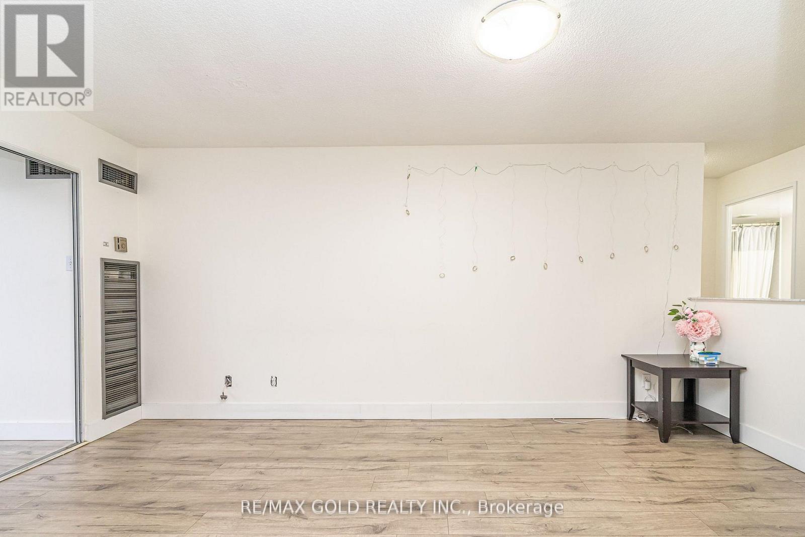 2009 - 115 Hillcrest Avenue, Mississauga, Ontario  L5B 3Y9 - Photo 28 - W12558218