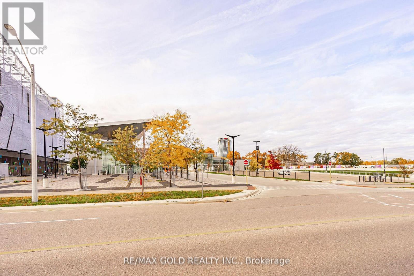 2009 - 115 Hillcrest Avenue, Mississauga, Ontario  L5B 3Y9 - Photo 38 - W12558218