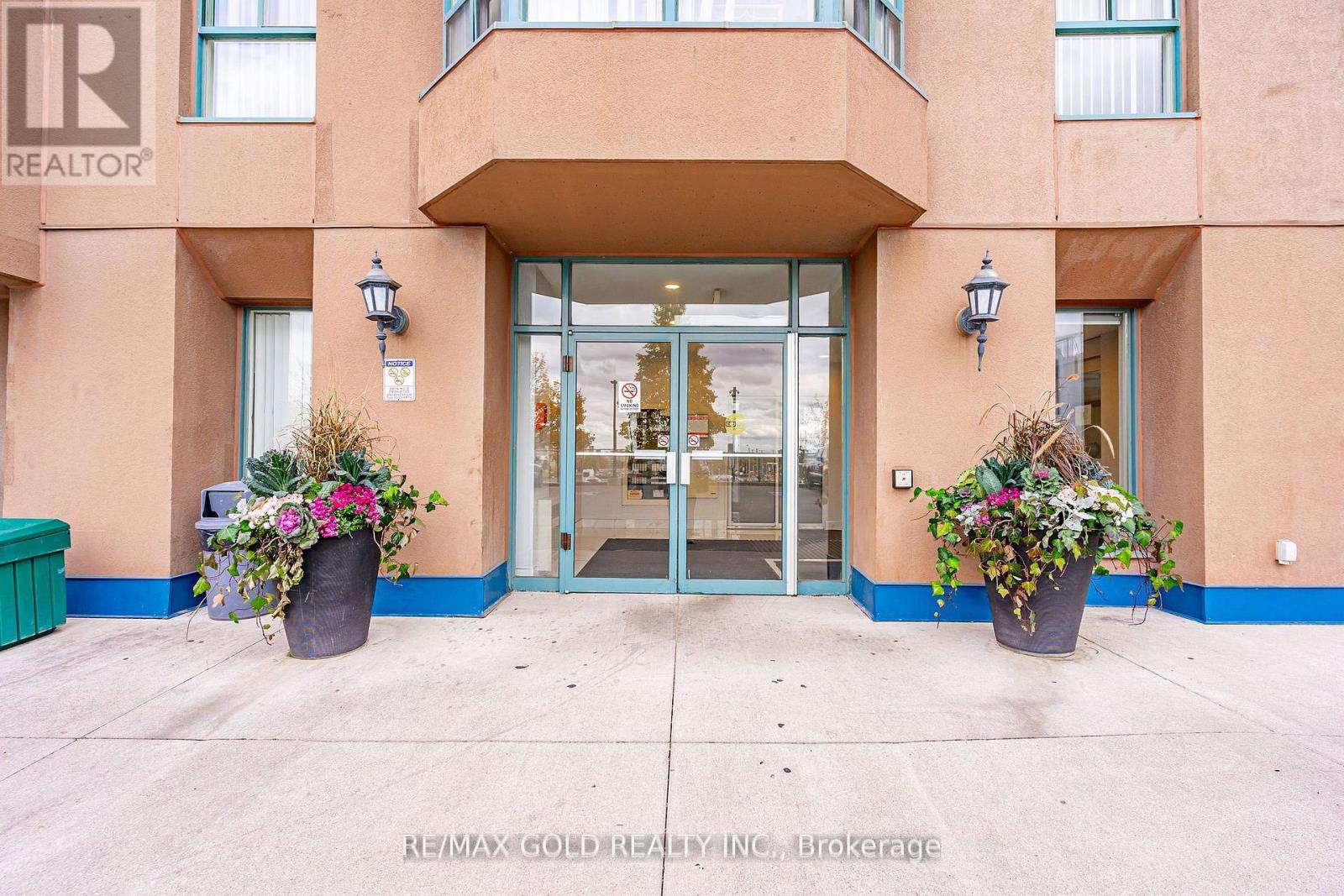 2009 - 115 Hillcrest Avenue, Mississauga, Ontario  L5B 3Y9 - Photo 4 - W12558218