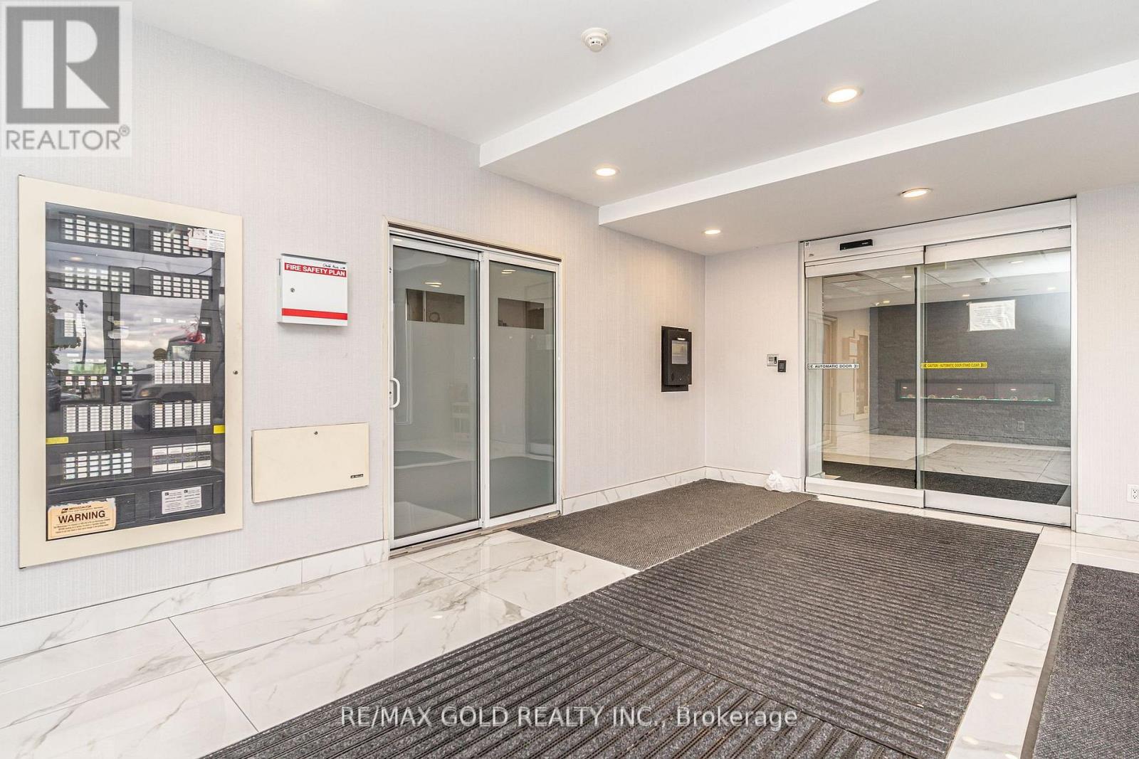 2009 - 115 Hillcrest Avenue, Mississauga, Ontario  L5B 3Y9 - Photo 5 - W12558218