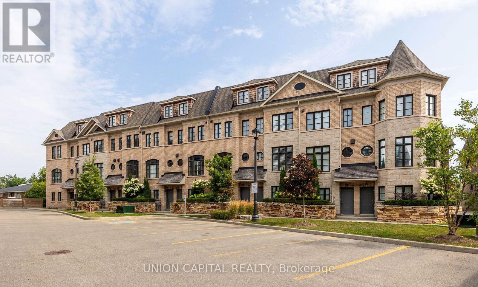 67 - 290 Royalton Common, Oakville, Ontario  L6H 0N4 - Photo 1 - W12558230