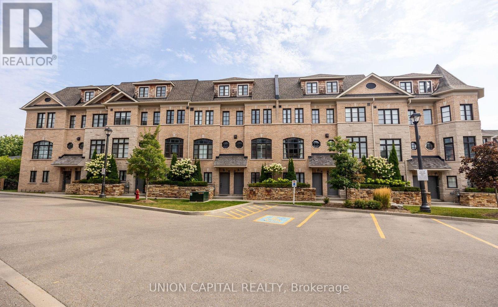 67 - 290 Royalton Common, Oakville, Ontario  L6H 0N4 - Photo 2 - W12558230