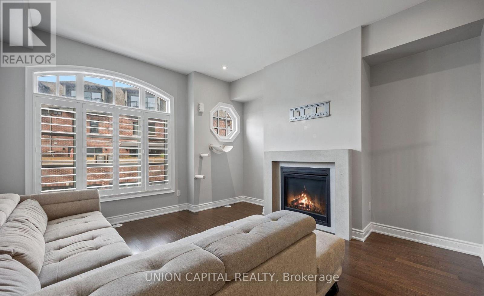 67 - 290 Royalton Common, Oakville, Ontario  L6H 0N4 - Photo 4 - W12558230