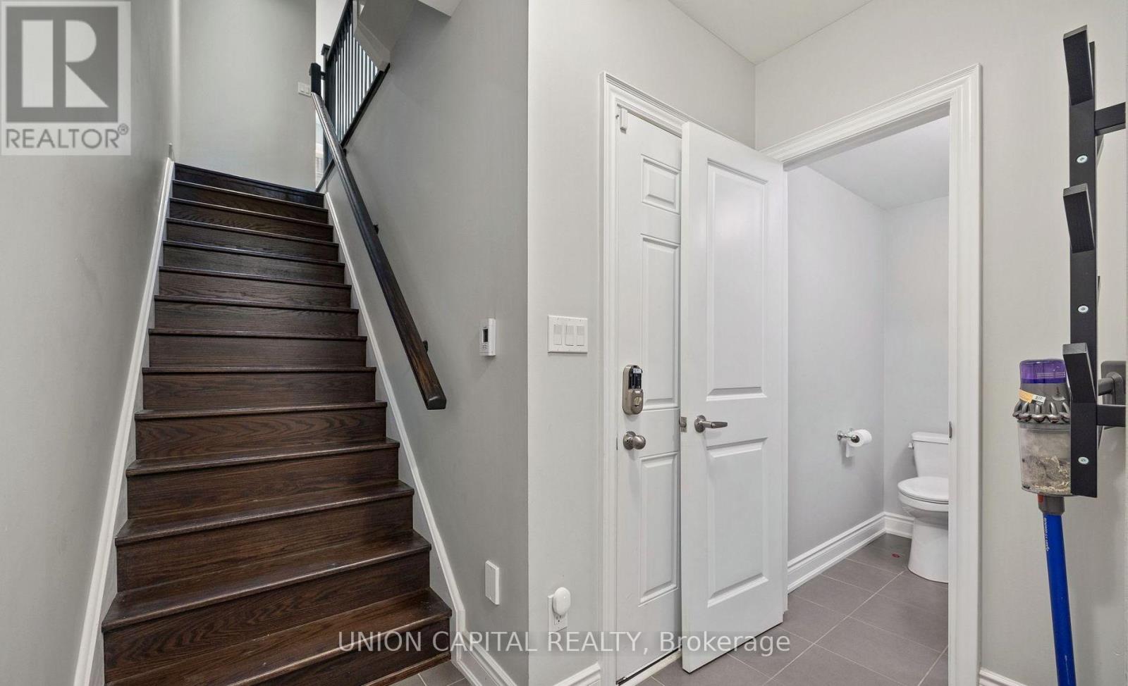 67 - 290 Royalton Common, Oakville, Ontario  L6H 0N4 - Photo 6 - W12558230