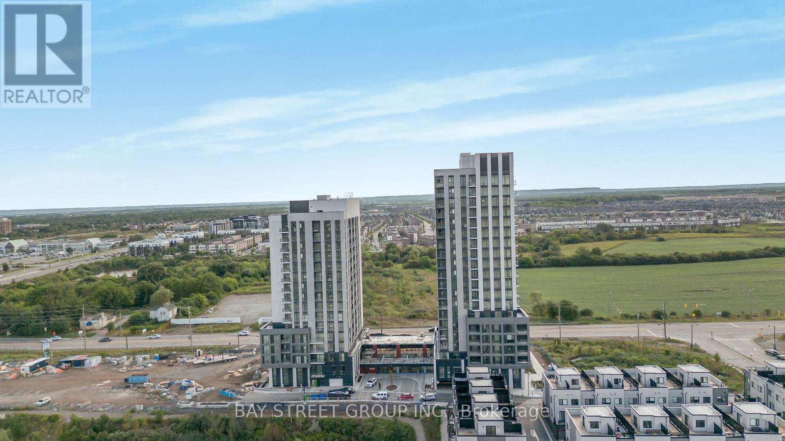 1309 - 3071 Trafalgar Road, Oakville, Ontario  L6H 8C6 - Photo 2 - W12558246