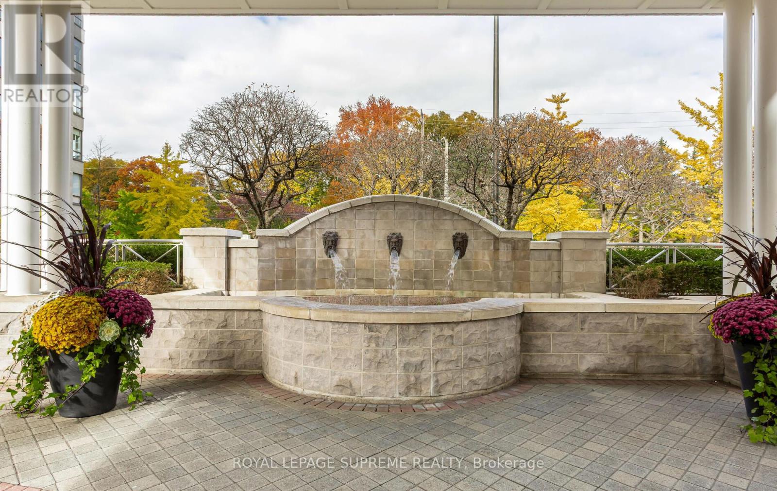 1007 - 1 Aberfoyle Crescent, Toronto, Ontario  M8X 2X8 - Photo 2 - W12558250