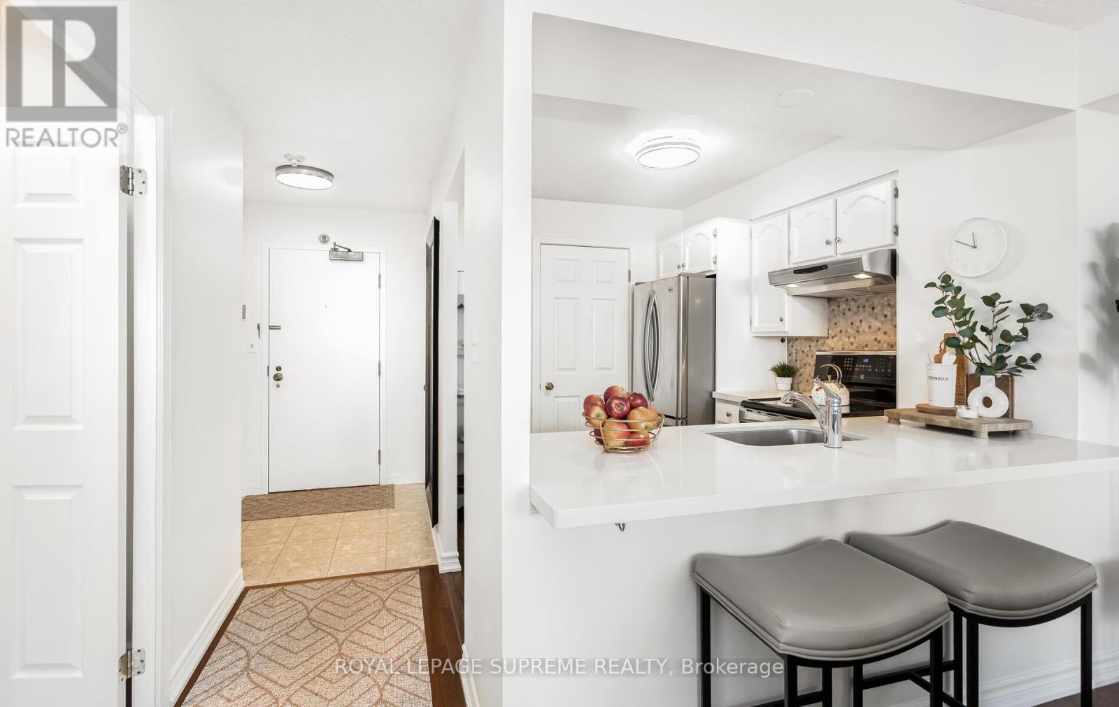 1007 - 1 Aberfoyle Crescent, Toronto, Ontario  M8X 2X8 - Photo 5 - W12558250