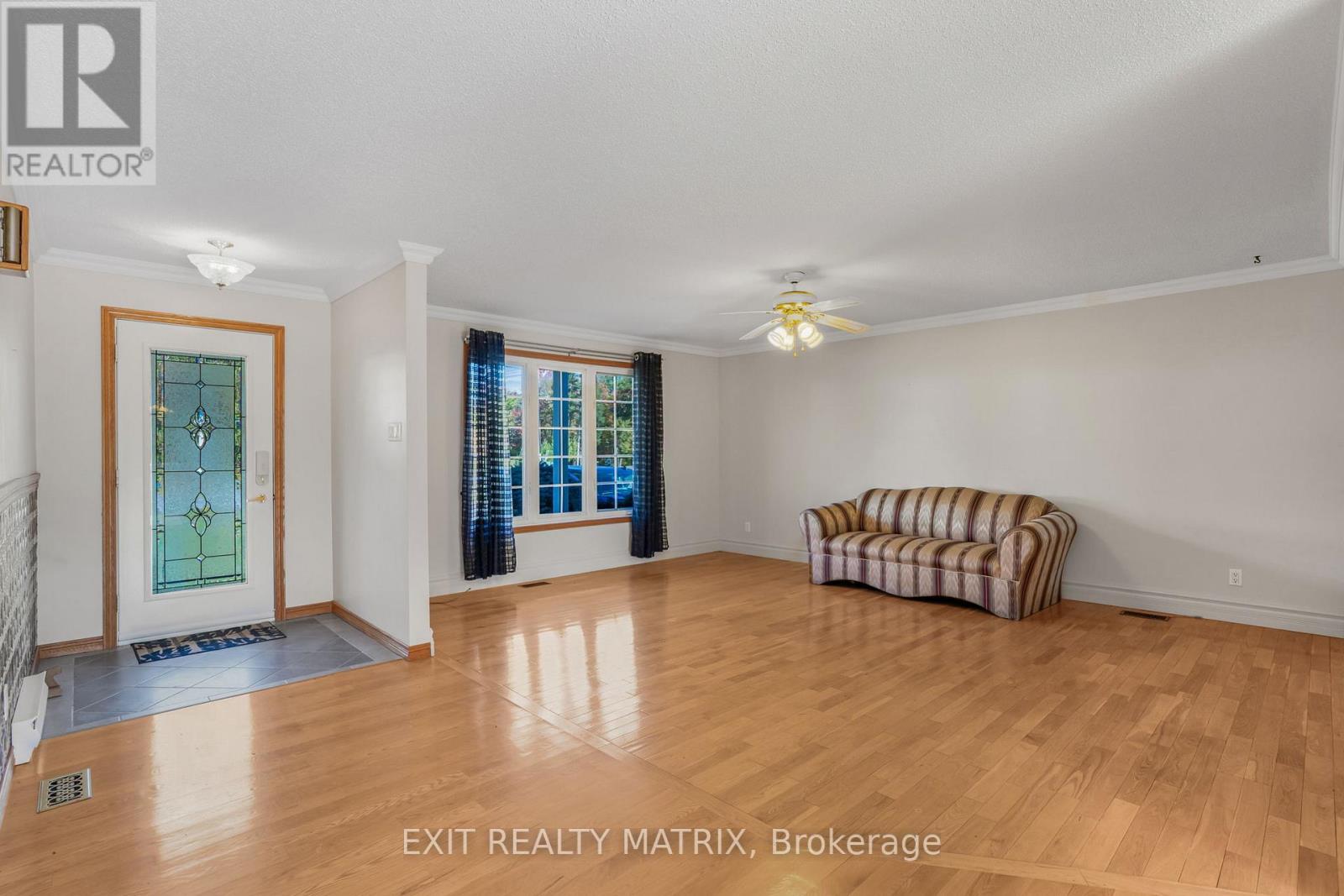 1582 Sandy Hill Road, Champlain, Ontario  K6A 2R2 - Photo 12 - X12462315