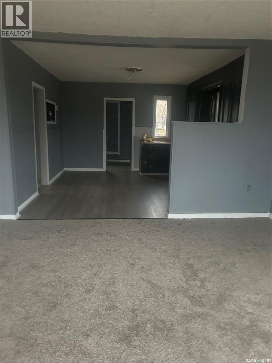 421 Mcintyre Street, Regina, Saskatchewan  S4R 2M2 - Photo 3 - SK020568