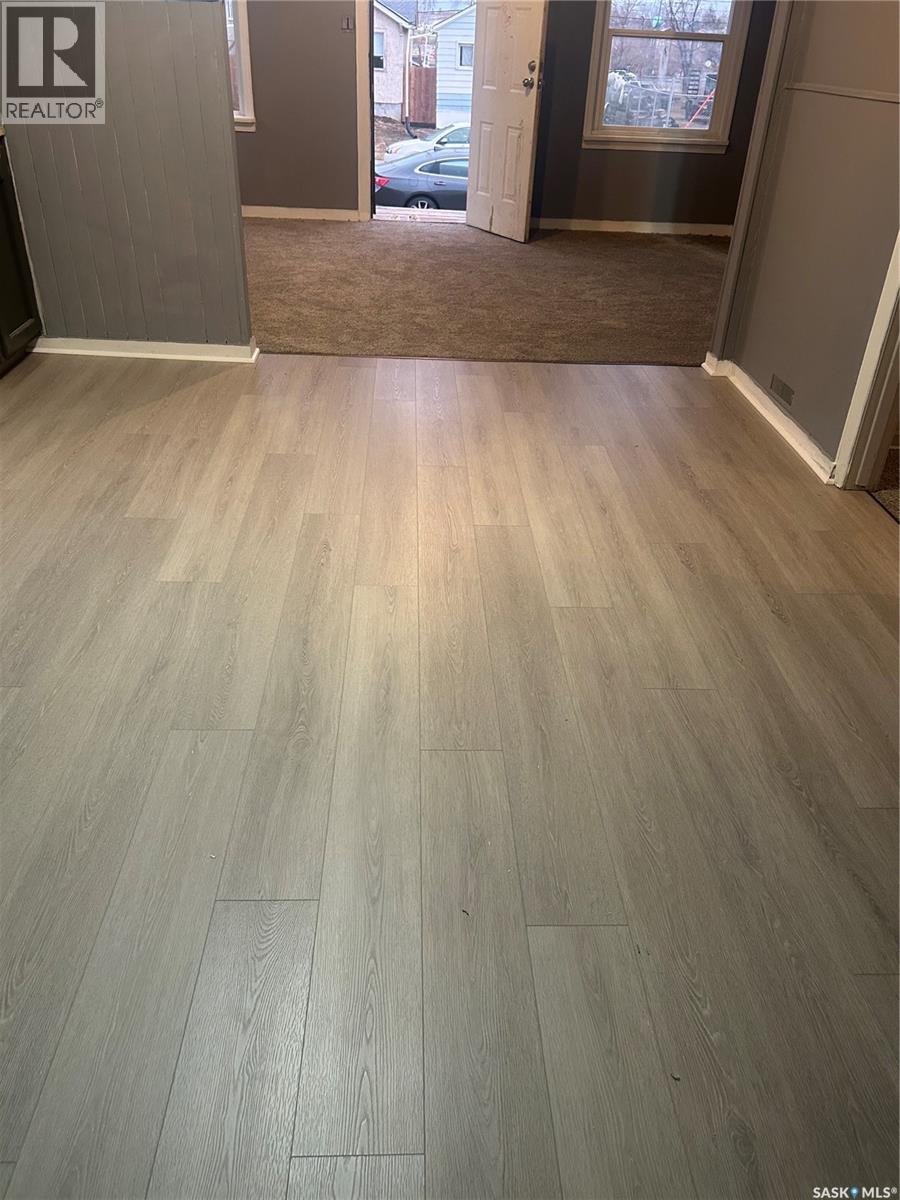 421 Mcintyre Street, Regina, Saskatchewan  S4R 2M2 - Photo 4 - SK020568
