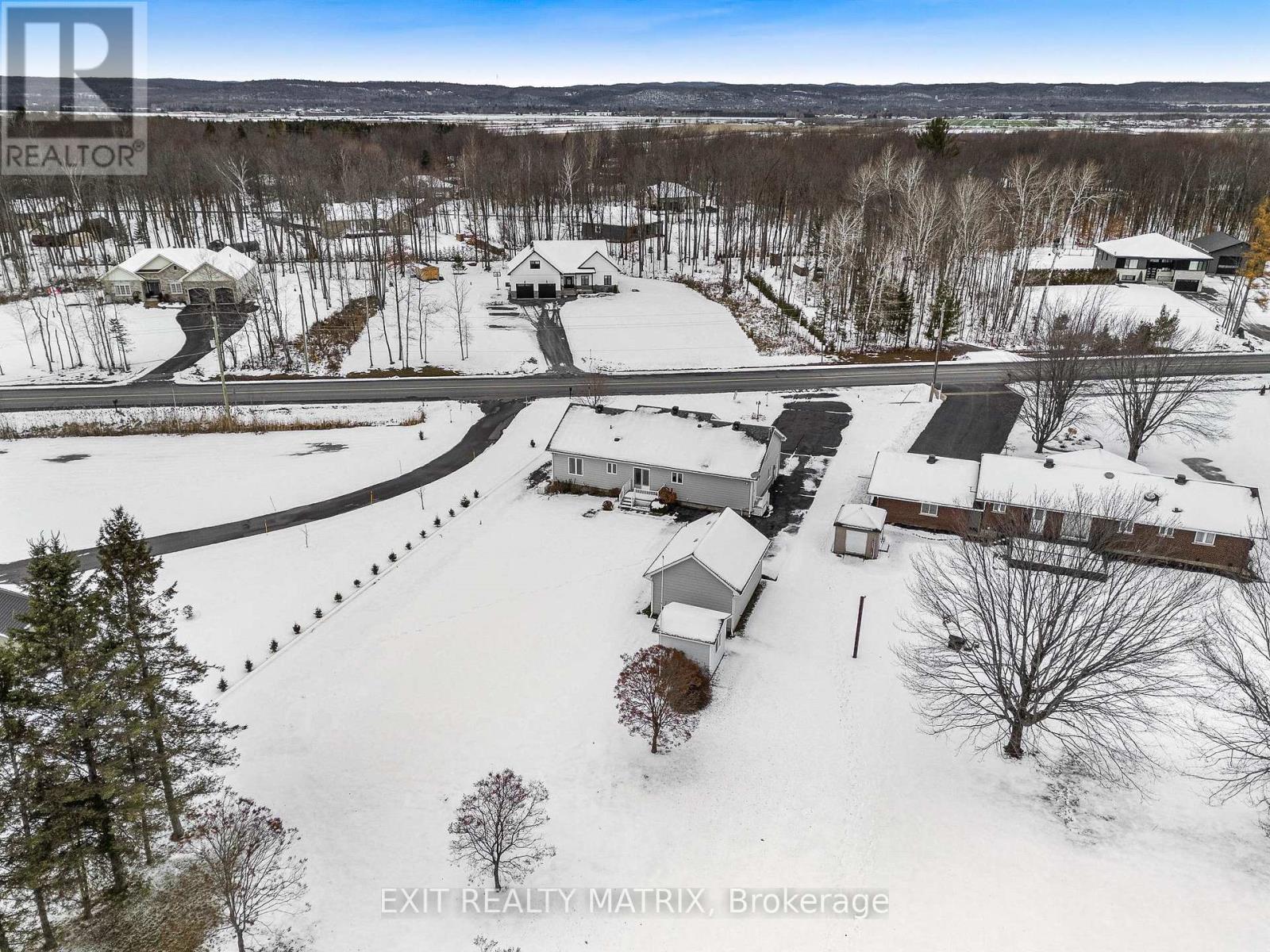 1582 Sandy Hill Road, Champlain, Ontario  K6A 2R2 - Photo 9 - X12462315