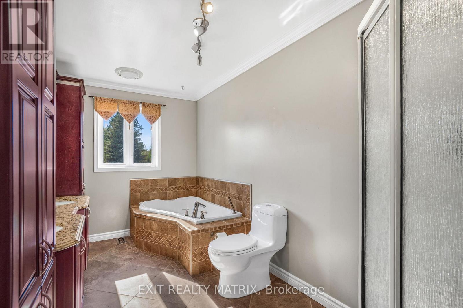 1582 Sandy Hill Road, Champlain, Ontario  K6A 2R2 - Photo 24 - X12462315