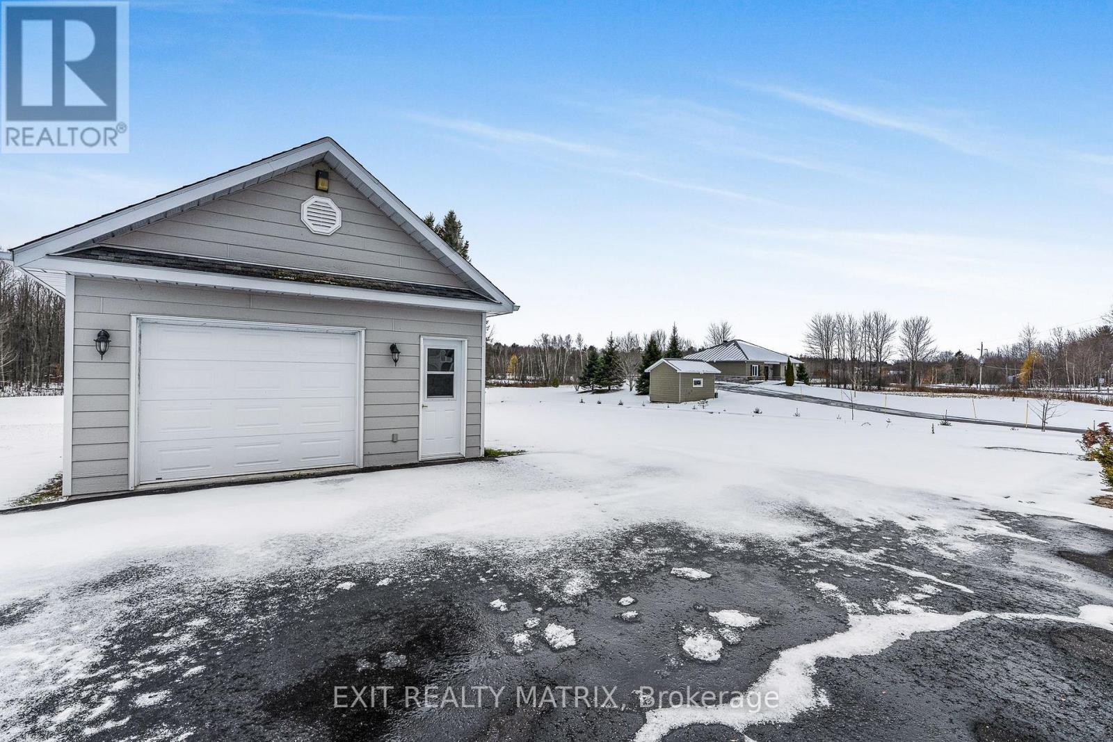 1582 Sandy Hill Road, Champlain, Ontario  K6A 2R2 - Photo 4 - X12462315