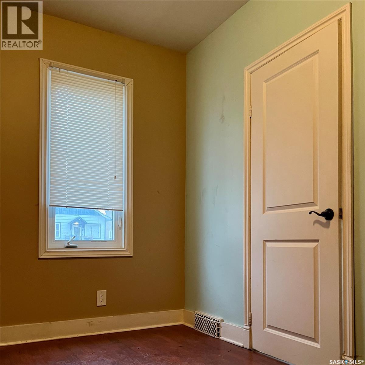 1225 B Avenue N, Saskatoon, Saskatchewan  S7L 1G4 - Photo 10 - SK024320