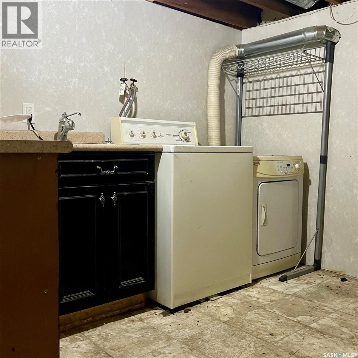 1225 B Avenue N, Saskatoon, Saskatchewan  S7L 1G4 - Photo 12 - SK024320