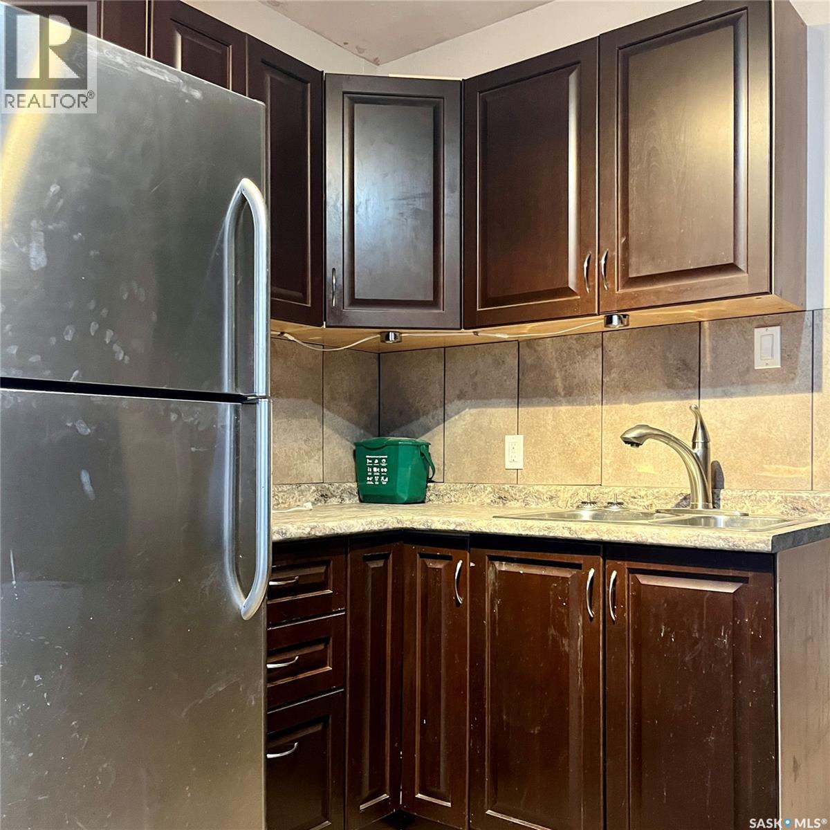 1225 B Avenue N, Saskatoon, Saskatchewan  S7L 1G4 - Photo 2 - SK024320