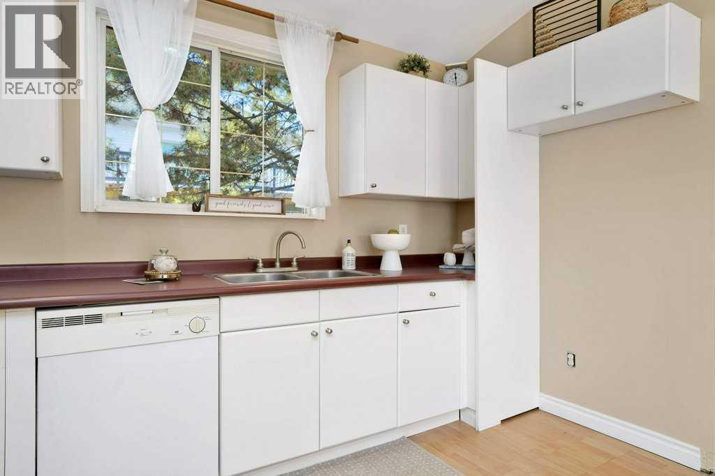 8 Sunnyside Drive, Rural Ponoka County, Alberta  T0C 2J0 - Photo 9 - A2271290