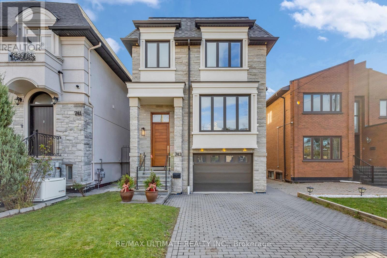 743 GLENCAIRN AVENUE, Toronto, Ontario