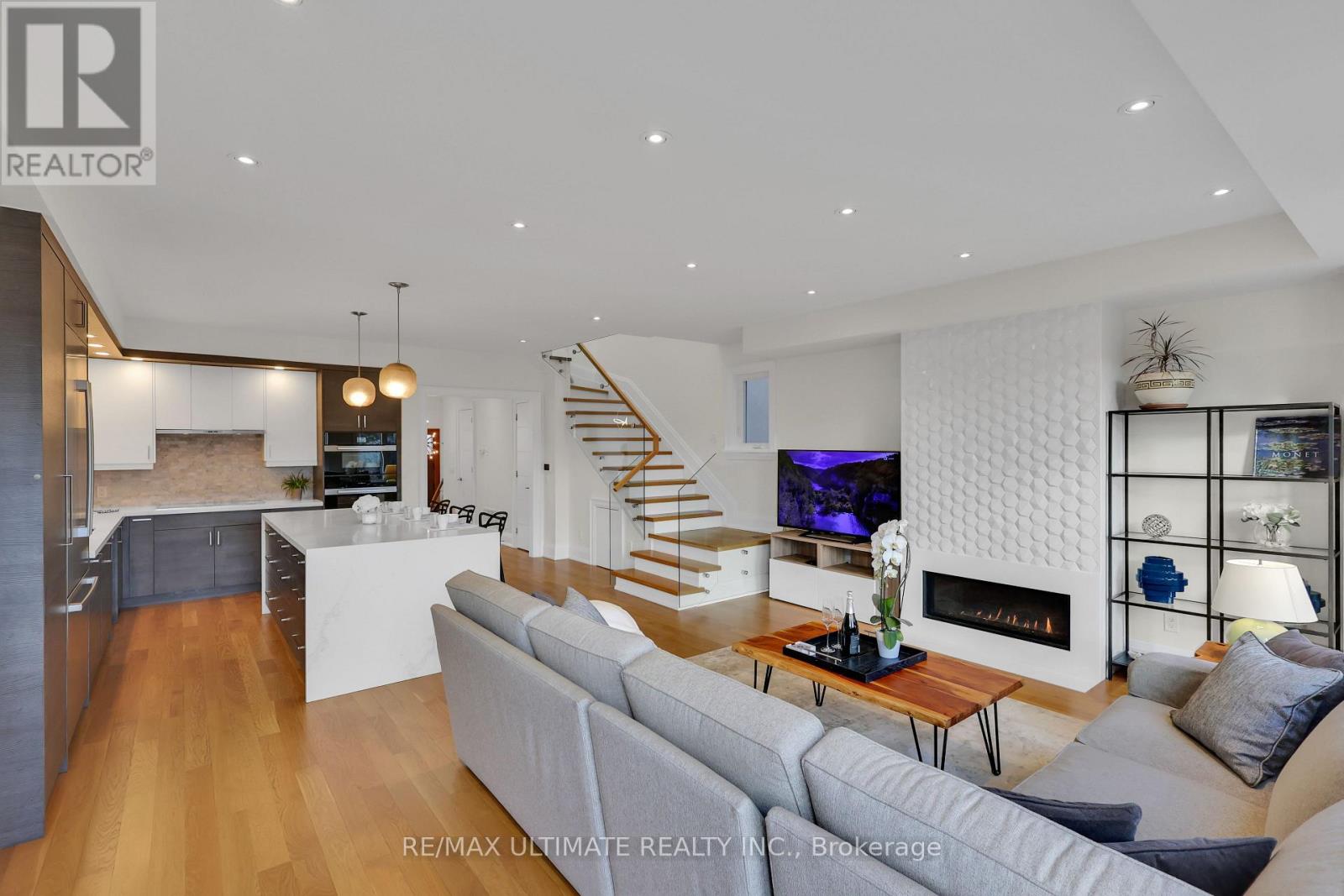 743 Glencairn Avenue, Toronto, Ontario  M6B 1Z9 - Photo 10 - C12558336