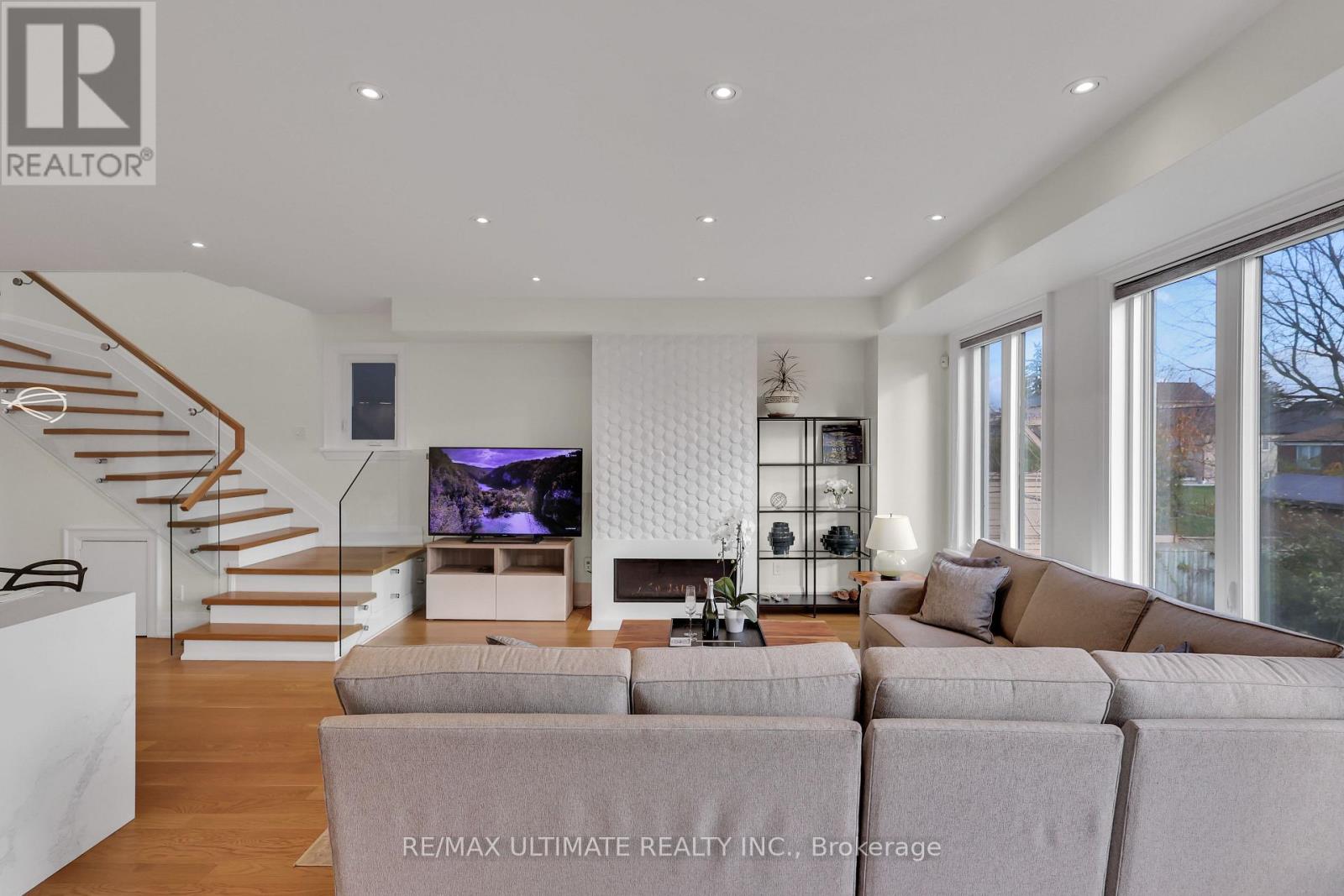 743 Glencairn Avenue, Toronto, Ontario  M6B 1Z9 - Photo 12 - C12558336