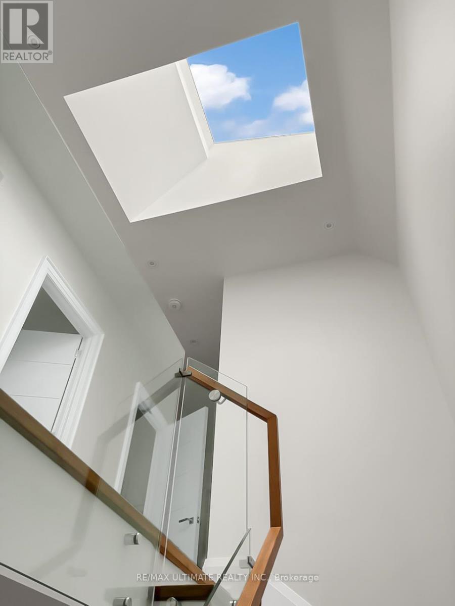 743 Glencairn Avenue, Toronto, Ontario  M6B 1Z9 - Photo 16 - C12558336