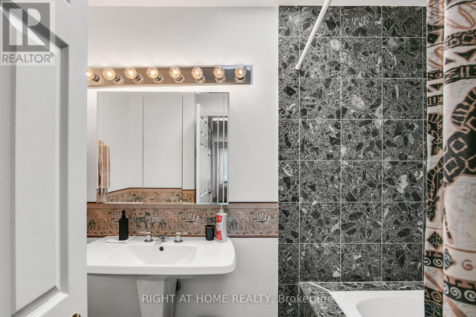 77 Ava Road, Toronto, Ontario  M6C 1V6 - Photo 17 - C12558498