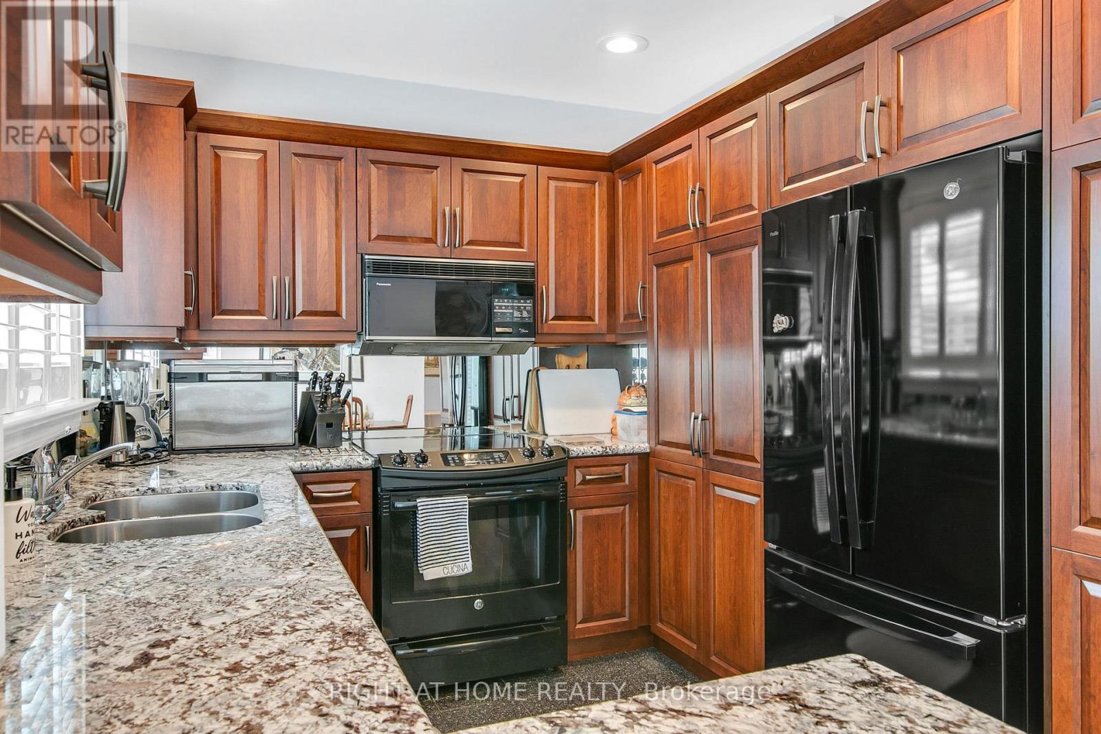 77 Ava Road, Toronto, Ontario  M6C 1V6 - Photo 8 - C12558498