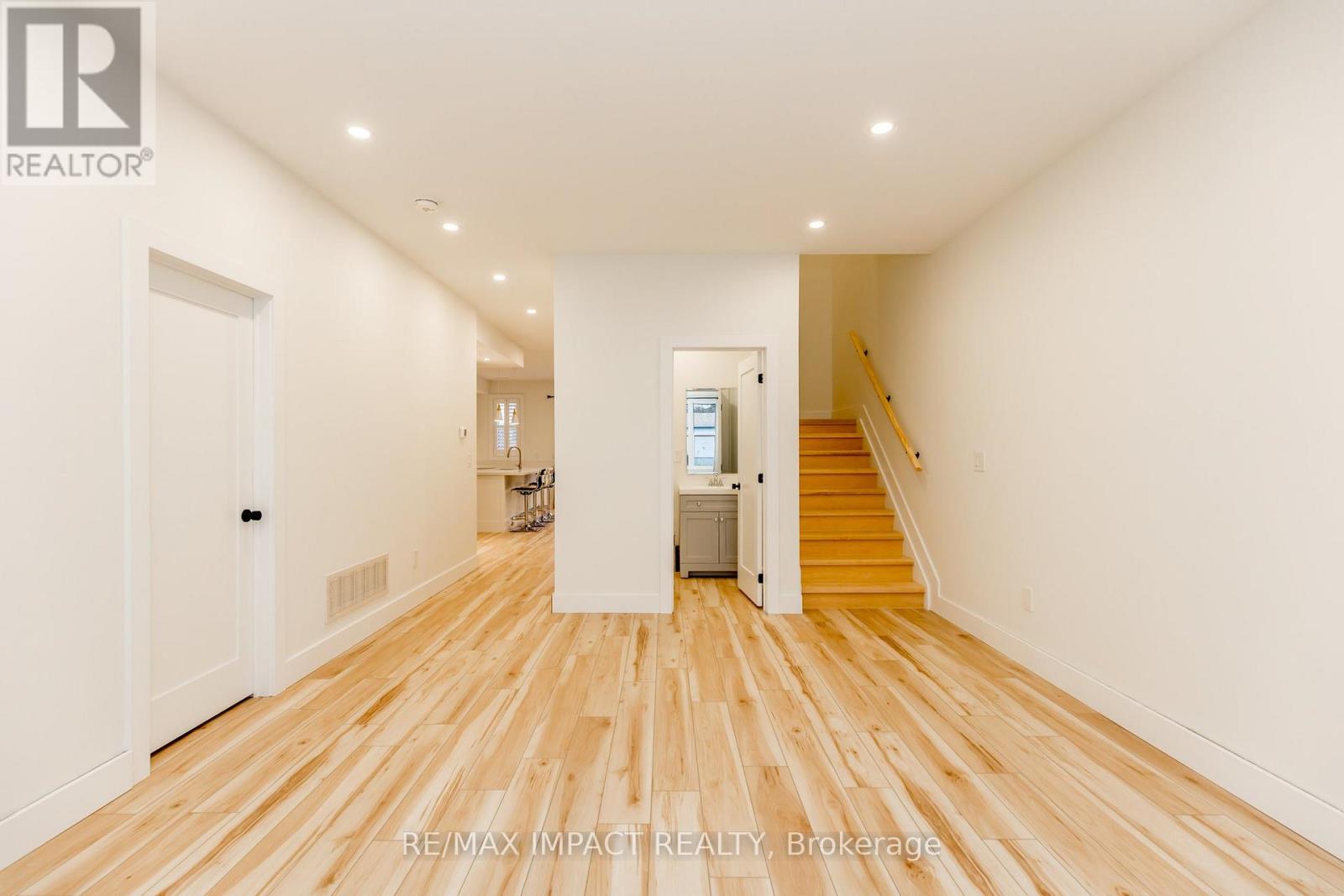 781 Oliva Street, Pickering, Ontario  L1W 2V9 - Photo 4 - E12558264