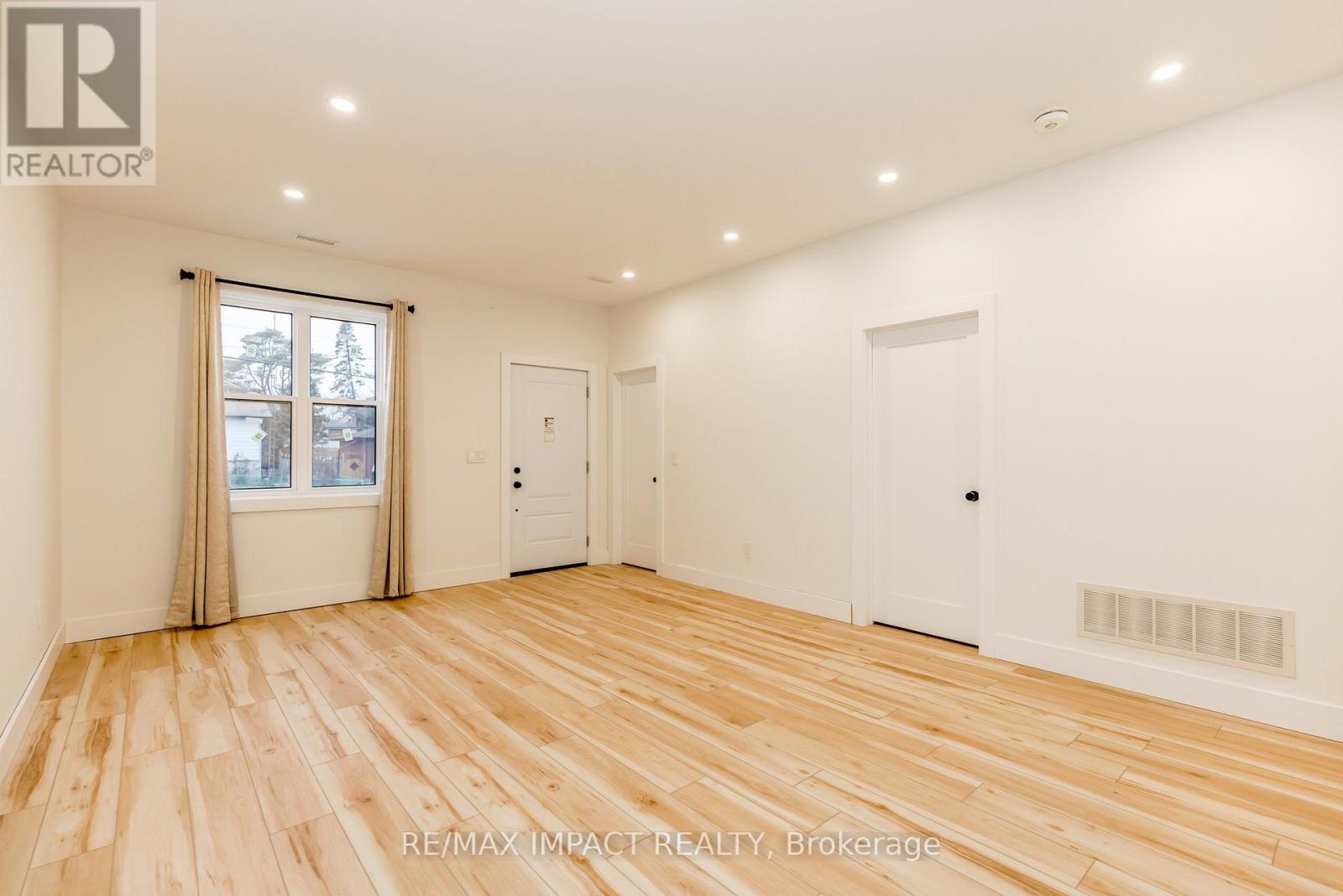 781 Oliva Street, Pickering, Ontario  L1W 2V9 - Photo 6 - E12558264