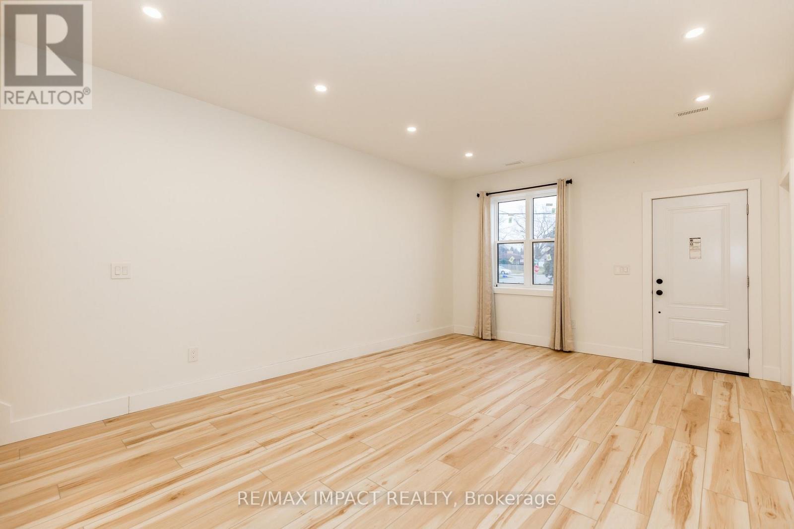 781 Oliva Street, Pickering, Ontario  L1W 2V9 - Photo 7 - E12558264