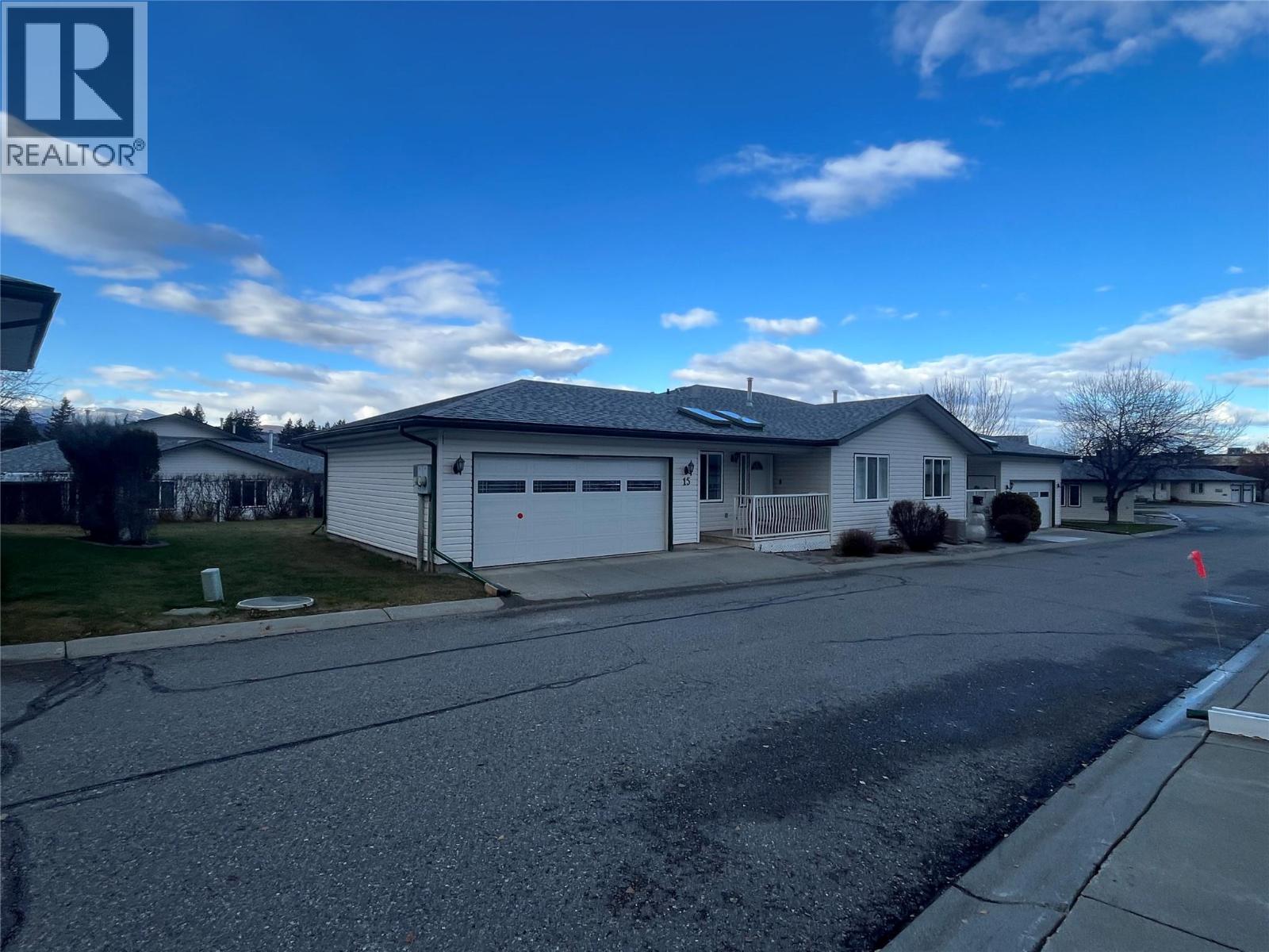 2375 1st Street Unit# 15, Cranbrook, British Columbia V1C 6J7 - Photo 2 - 10369298