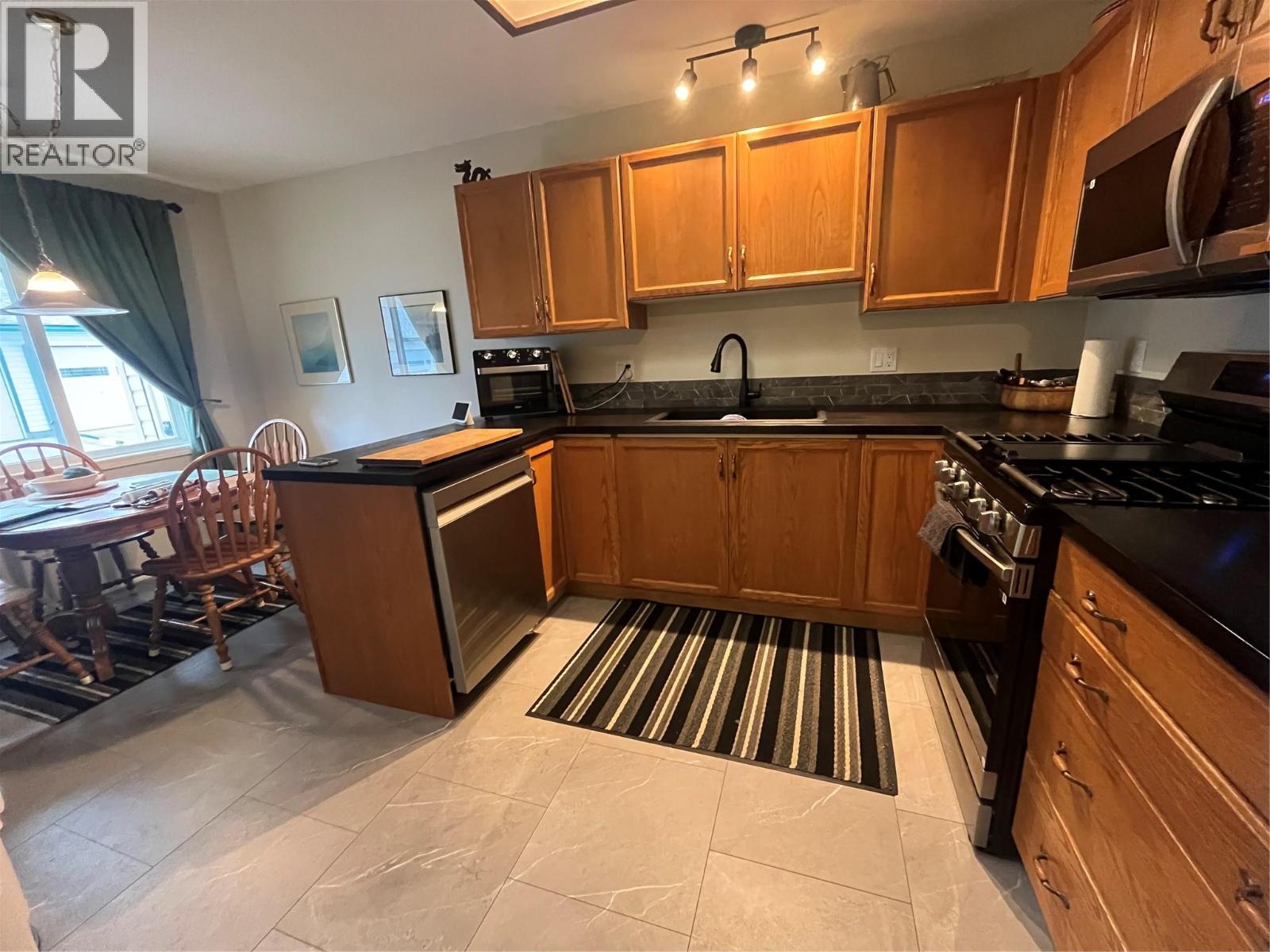 2375 1st Street Unit# 15, Cranbrook, British Columbia V1C 6J7 - Photo 5 - 10369298