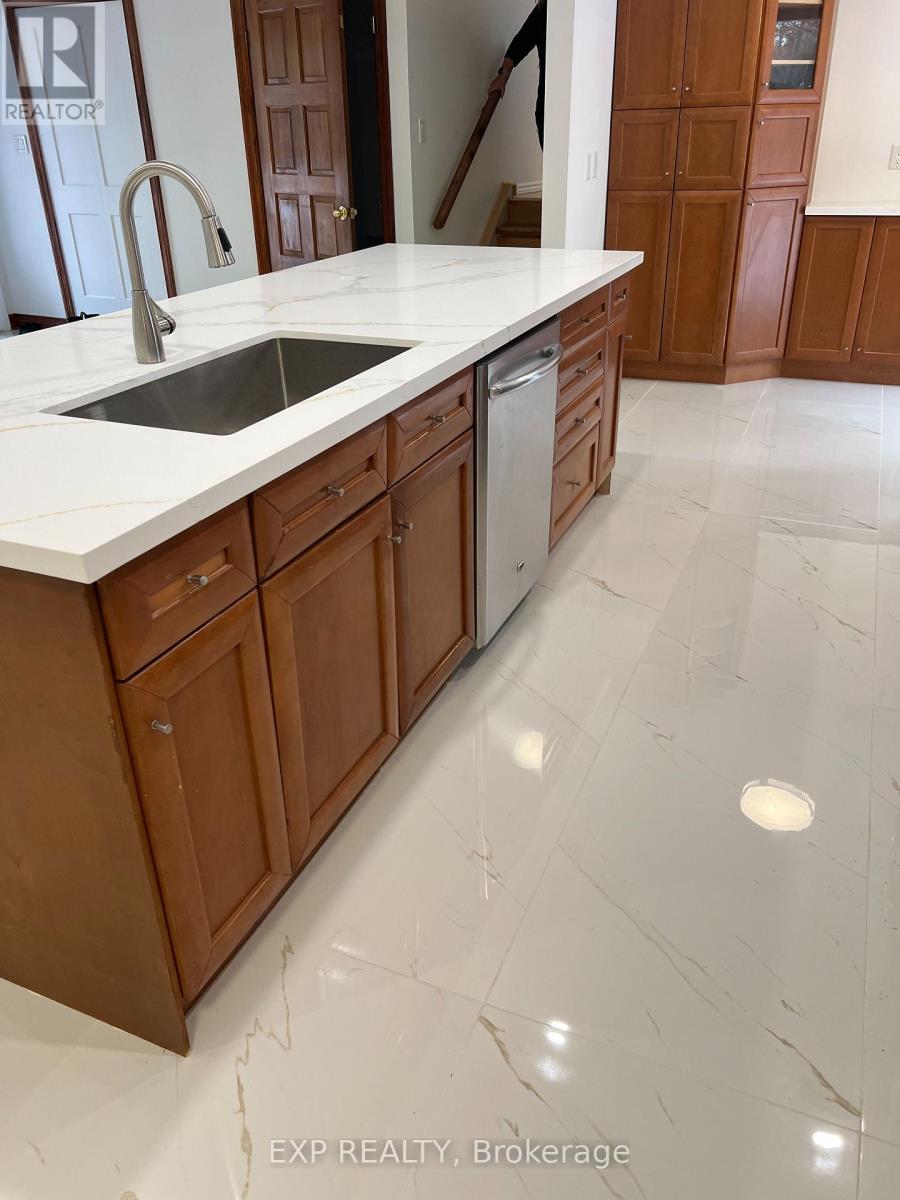 224 Park Avenue, East Gwillimbury, Ontario  L9N 1L9 - Photo 9 - N12558368