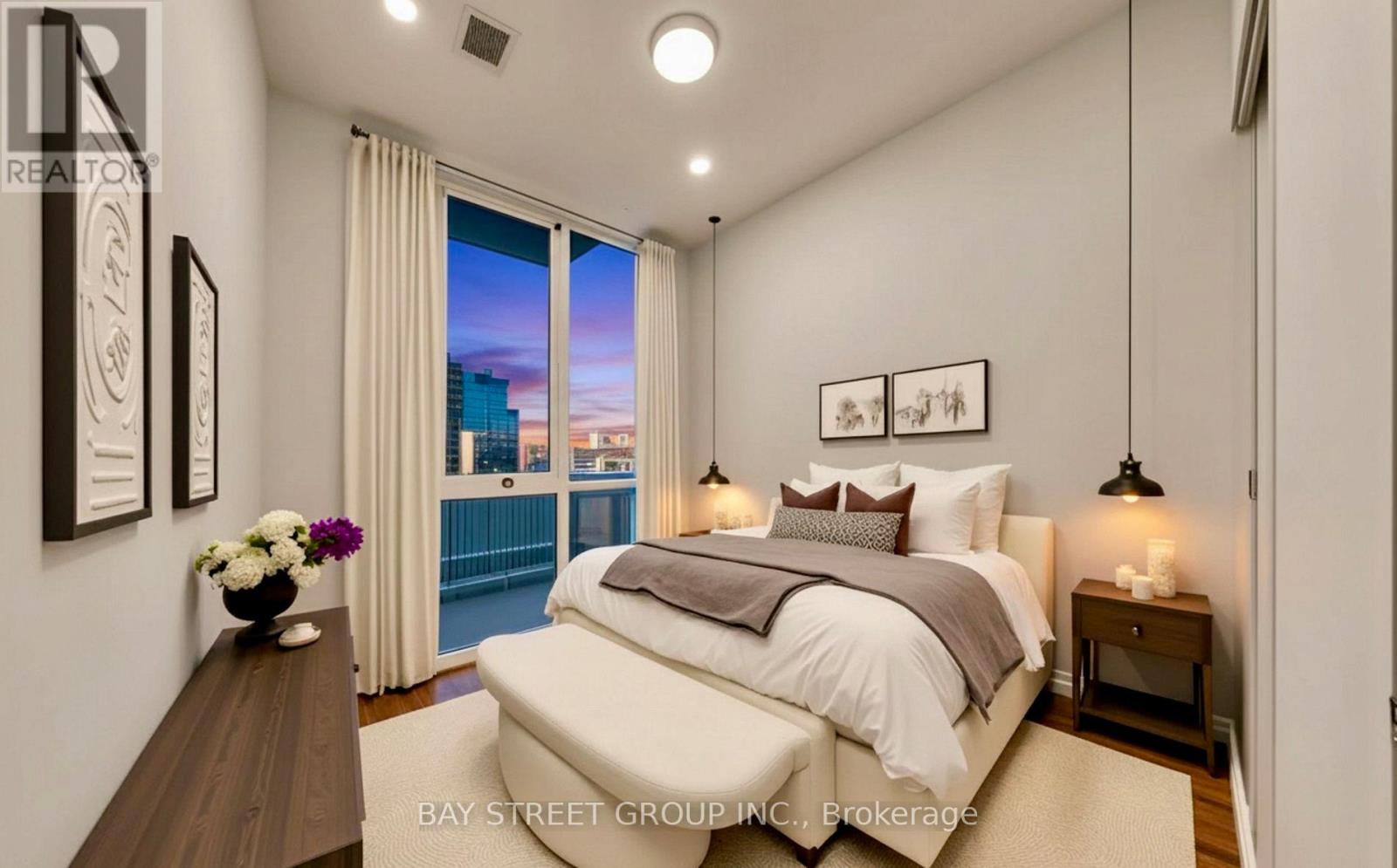 1709 - 8 Interchange Way, Vaughan, Ontario  L4K 5Z7 - Photo 3 - N12558370