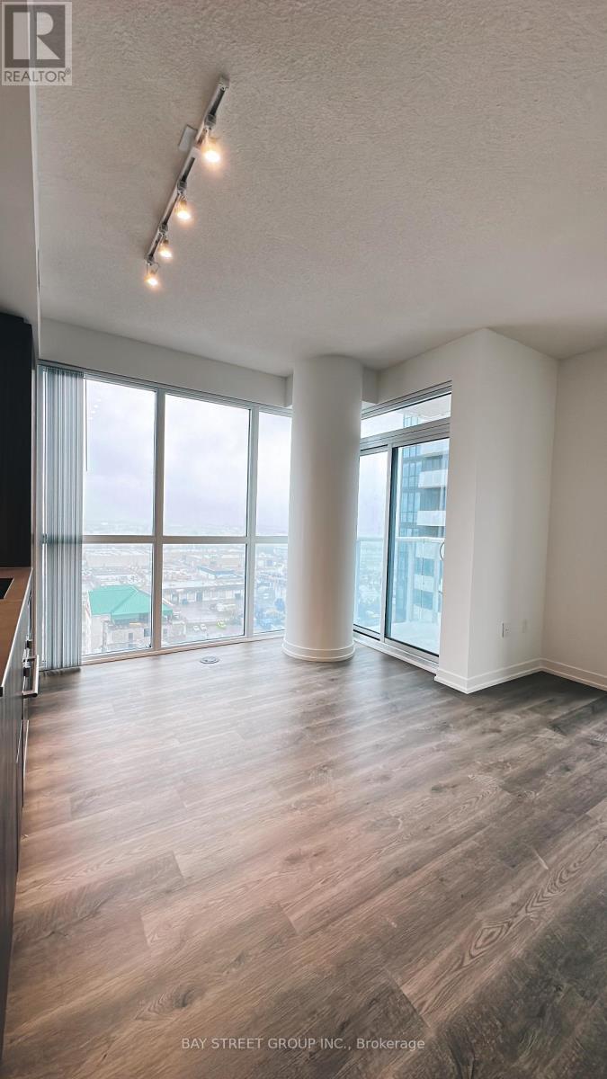 1709 - 8 Interchange Way, Vaughan, Ontario  L4K 5Z7 - Photo 7 - N12558370