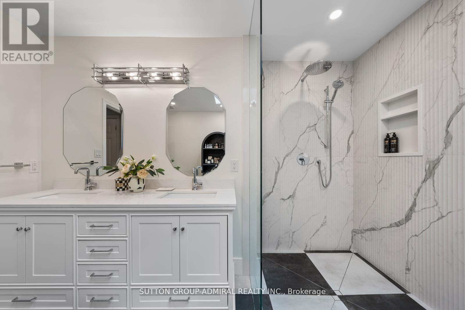 18 Tannery Court, Richmond Hill, Ontario  L4C 7V4 - Photo 33 - N12558410