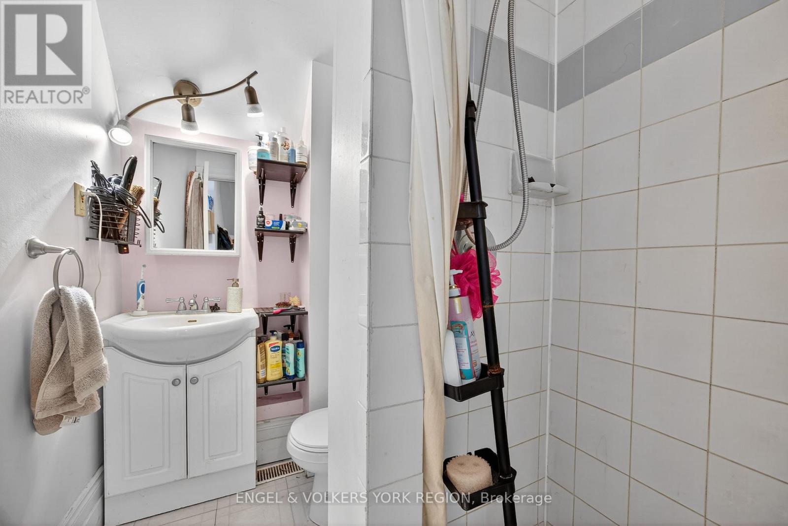 64 High Street, Barrie (Queen's Park), Ontario  L4N 1W4 - Photo 18 - S12558474