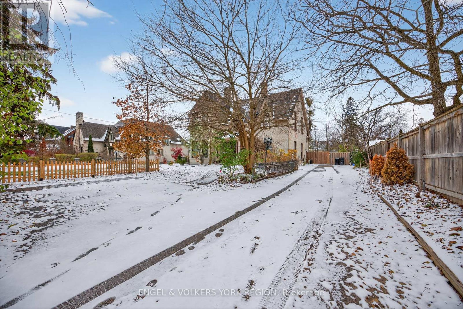 64 High Street, Barrie (Queen's Park), Ontario  L4N 1W4 - Photo 3 - S12558474