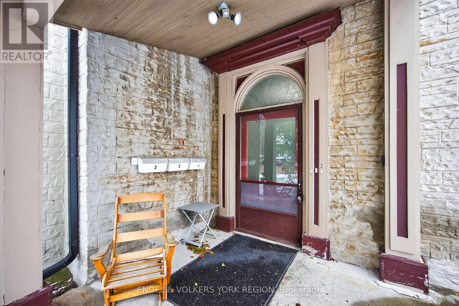 64 High Street, Barrie (Queen's Park), Ontario  L4N 1W4 - Photo 6 - S12558474