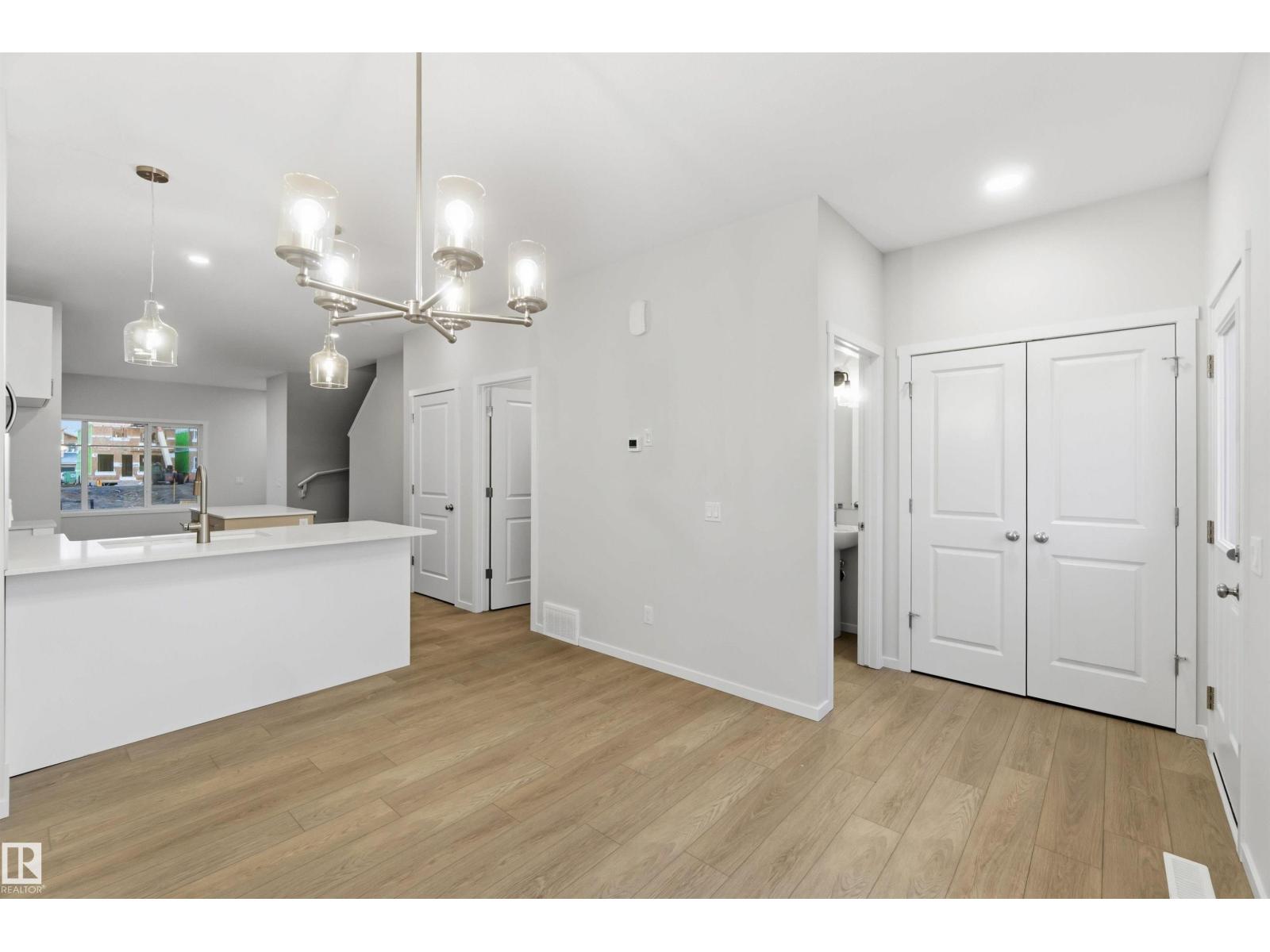 9083 Elves Lo Nw, Edmonton, Alberta  T6M 3G4 - Photo 7 - E4452129