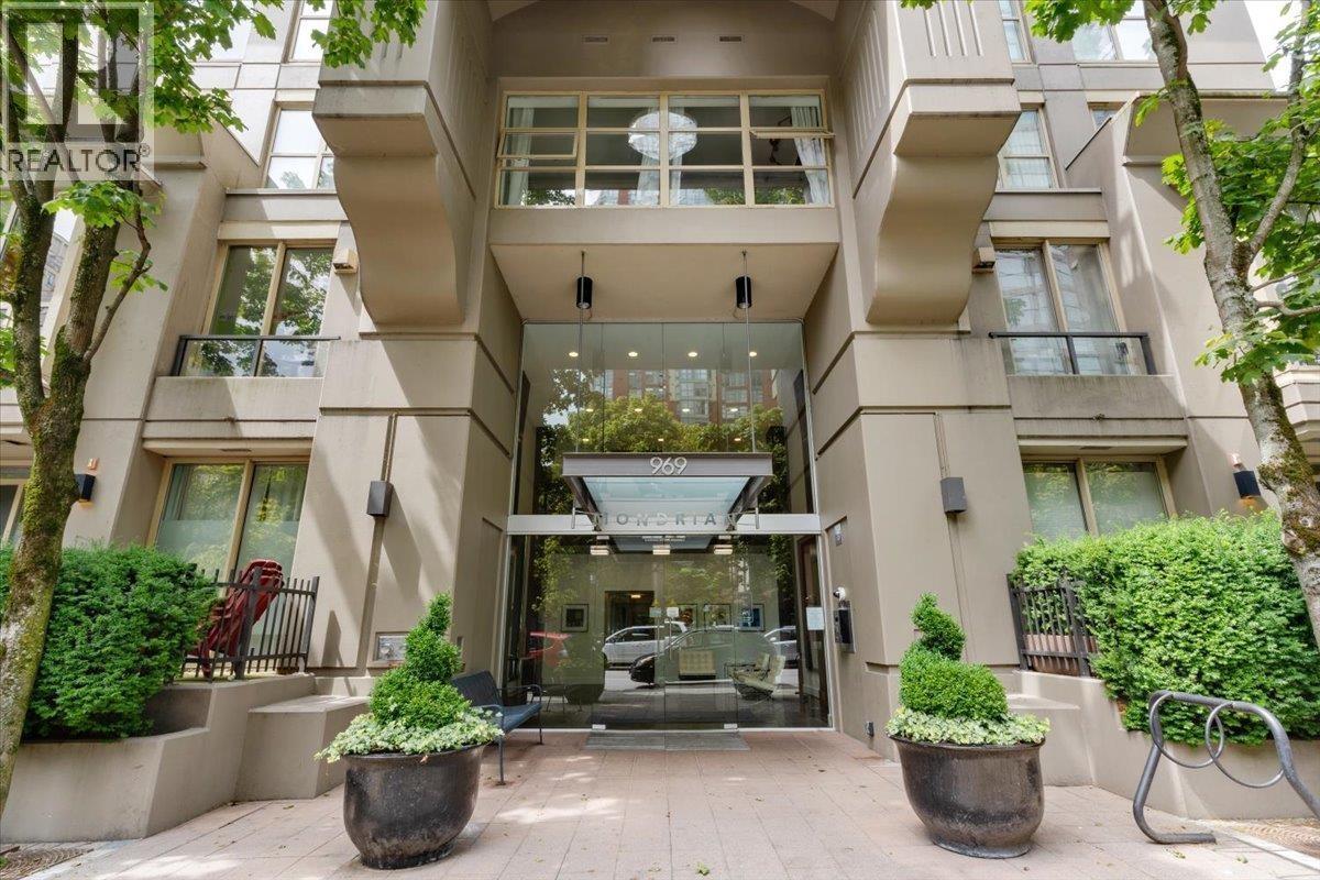 3001 969 Richards Street, Vancouver, British Columbia V6B 1A8 - Photo 3 - R3068231