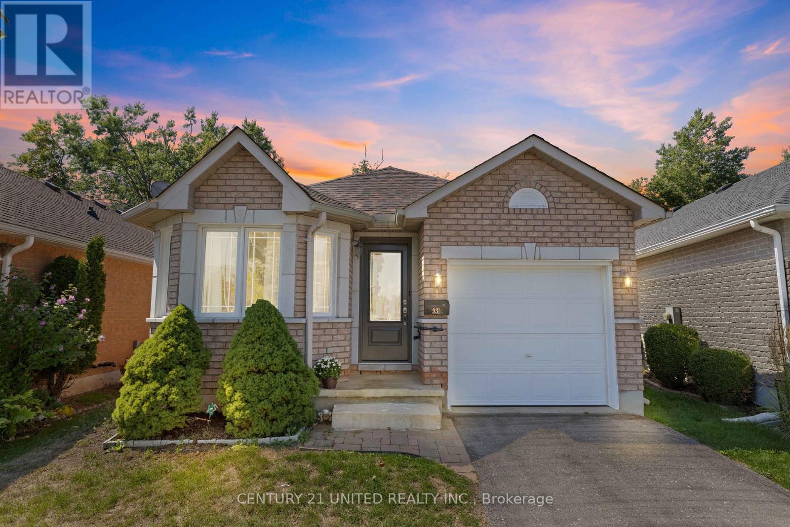 931 RALPHSON CRESCENT, Peterborough, Ontario