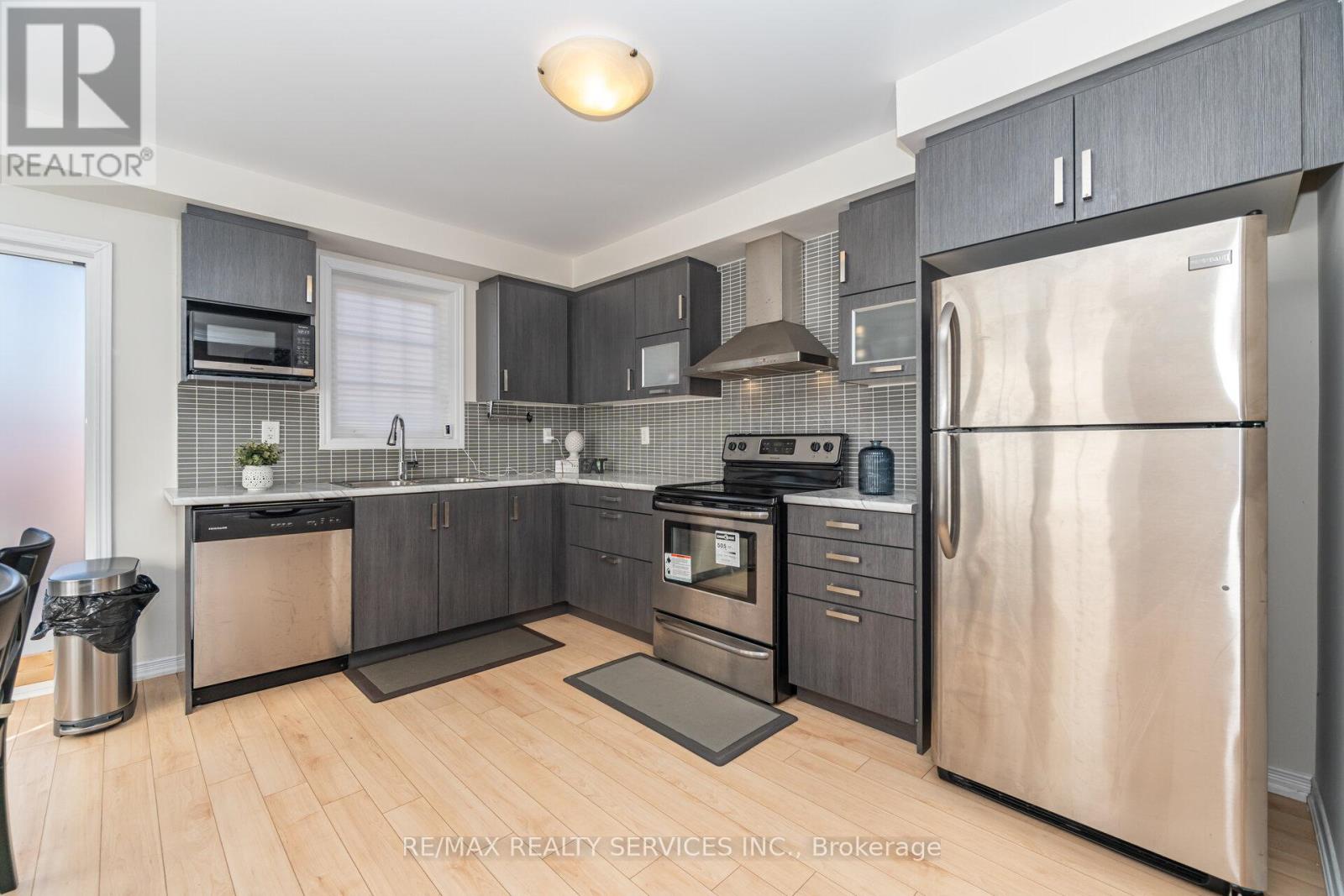 144 Baffin Crescent, Brampton, Ontario  L7A 0C7 - Photo 18 - W12557456