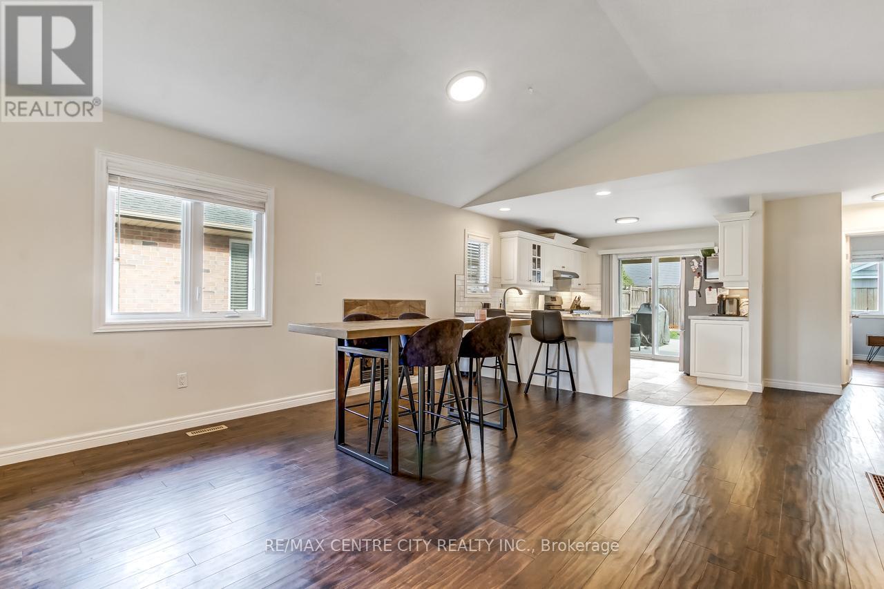 5 Faith Boulevard, St. Thomas, Ontario  N5R 6M2 - Photo 6 - X12558520